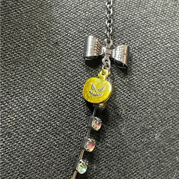 NEW WITH TAGS BETSEY JOHNSON 14”-16” GHOST NECKLACE GREAT FOR HALLOWEEN - Picture 2 of 5